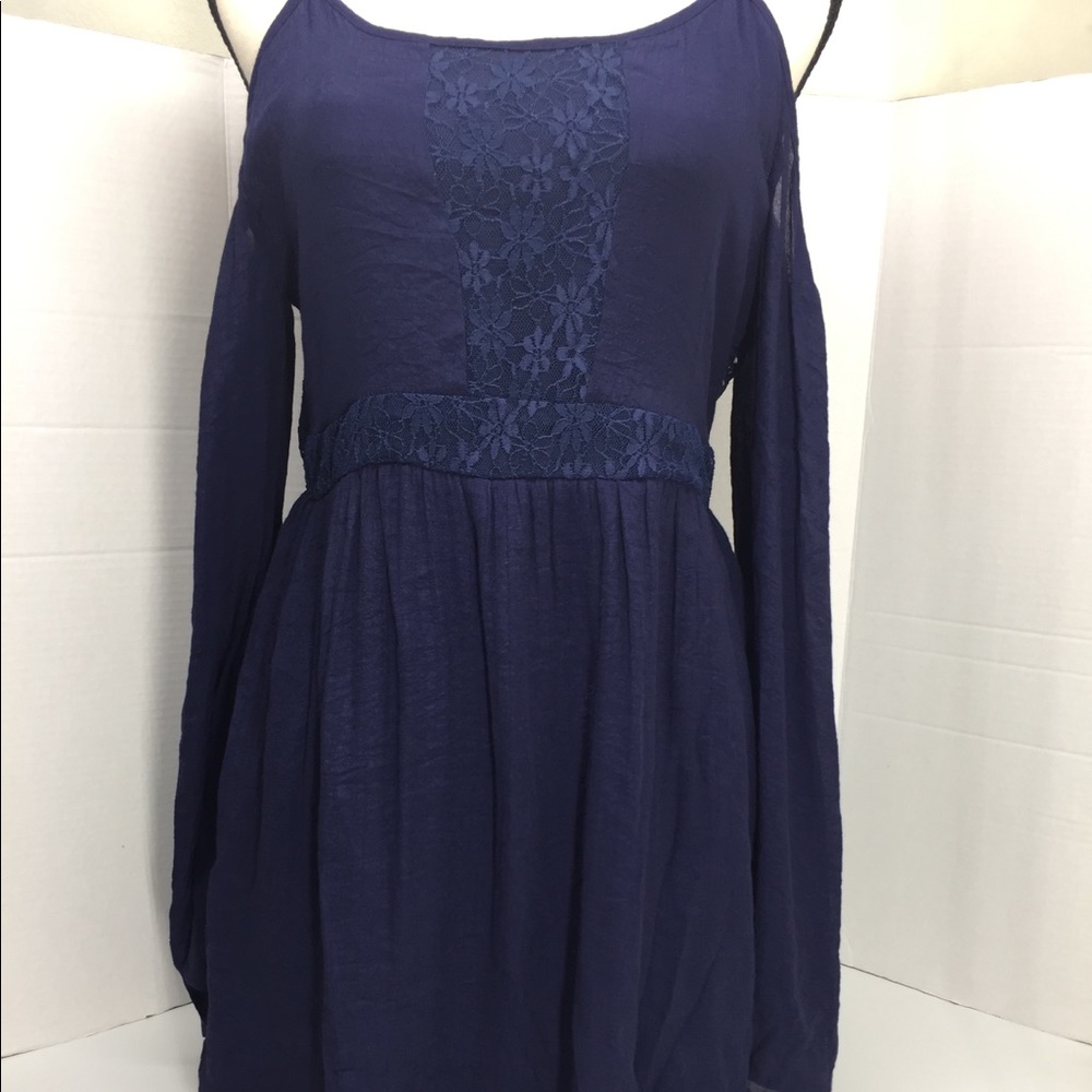 NWT TOBI  BLOUSE Cold Shoulder